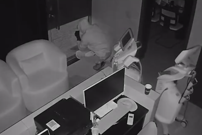 Imagens de câmera de segurança mostram a ação dos criminosos - (crédito: Material cedido ao Correio/61Notícias)