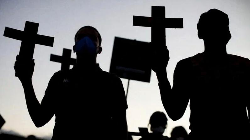 O termo necropolítica consiste no poder soberano de ditar quem pode viver e quem deve ser deixado para morrer - (crédito: Sergio Lima/AFP)