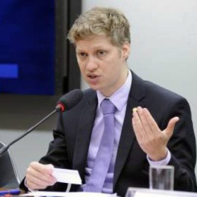 Van Hattem cobra fim de decisões monocráticas no STF