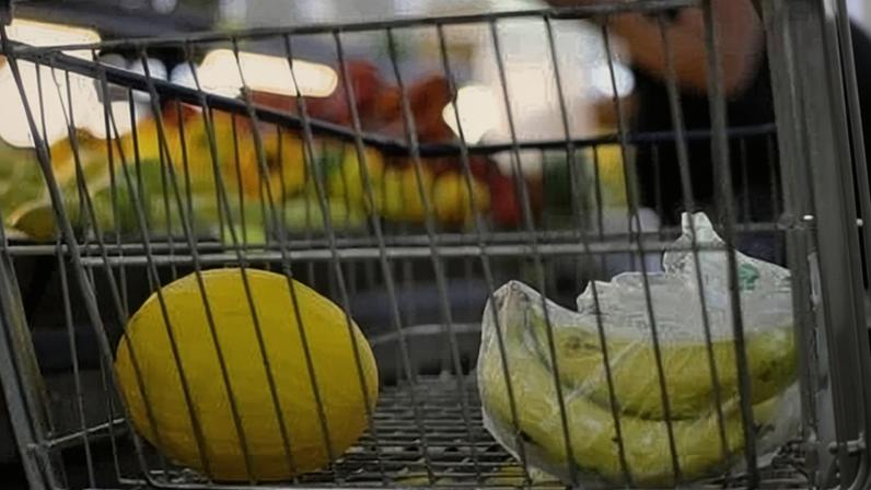 O melão está entre os produtos que tiveram forte alta em abril: 12,57% mais caro - (crédito: Helio Montferre/Esp. CB/D.A Press)