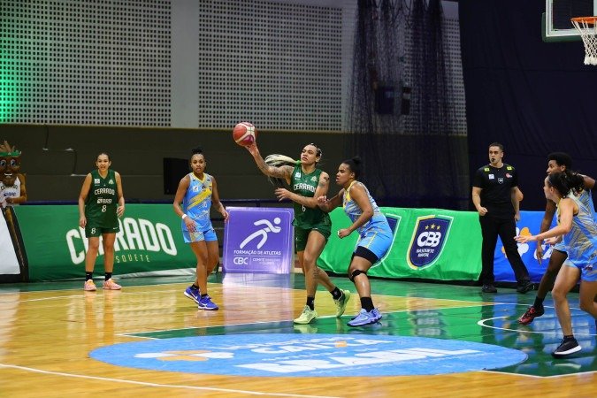 Sassá foi o nome do jogo! Emocionada, a jogadora do Cerrado Basquete lembrou da dificuldade enfrentada dura uma grave lesão antes de voltar à quadra - (crédito: Divulgação/Felipe Costa/LBF)