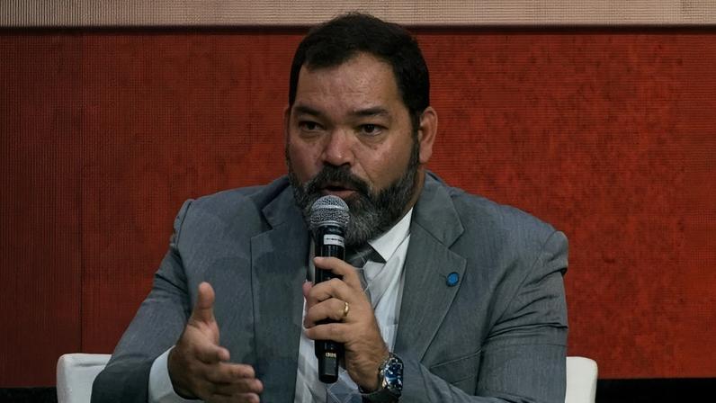 O professor de direito da Universidade Católica de Brasília César Alexandre Marinho dos Santos