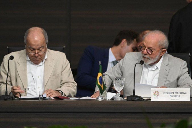 Encontro com Mauro Vieira ocorrerá na tarde desta terça-feira (5/5), no Palácio do Planalto. Encontro ocorre um dia antes de Lula viajar para Washington, capital dos EUA - (crédito: EVARISTO SA/AFP via Getty Images)