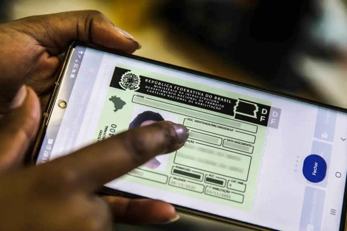 A maior novidade é a possibilidade de o próprio candidato buscar instrutores de direção e autoescolas por localização, consultar avaliações de quem já passou pelas aulas e entrar em contato pelo WhatsApp - (crédito: Marcello Casal Jr/Agência Brasil)