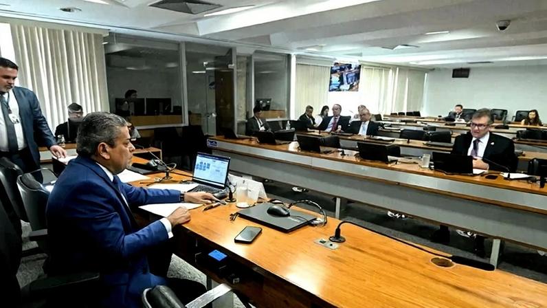 A proposta cria um cadastro nacional no qual consumidores poderão se inscrever para impedir contatos de bancos, financeiras e empresas parceiras por telefone, mensagens, aplicativos e outros meios de comunicação - (crédito: Geraldo Magela/Agência Senado)