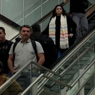Flávio Bolsonaro viaja aos EUA em busca de Trump, com classe executiva e fotos