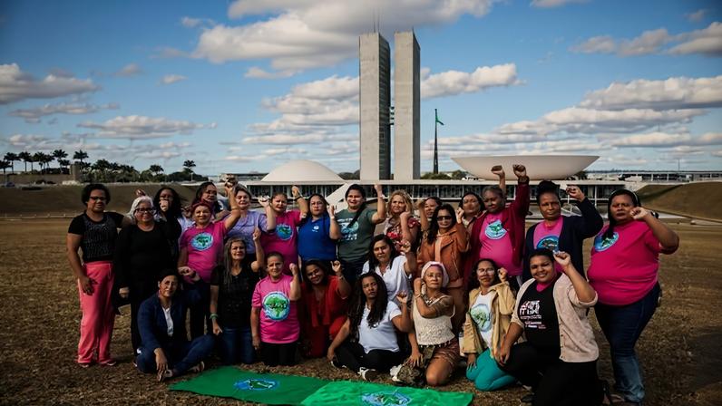 Livro traz relatos de 25 catadoras de reciclagem de diferentes estados brasileiros - (crédito: Magali Moraes/Divulgação)