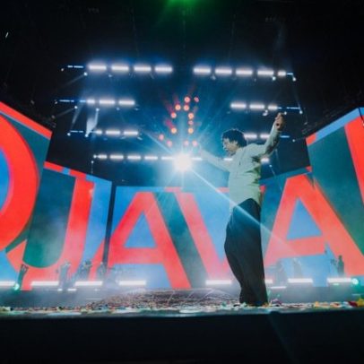 Djavan reafirma sucesso de hits na estreia da turnê de 50 anos