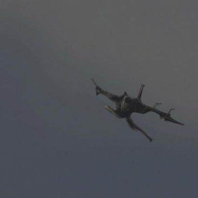 Dois caças colidem e explodem durante exibição aérea nos EUA