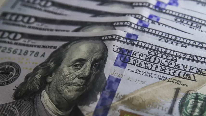 Também houve queda para R$ 5,35 nas expectativas para a moeda norte-americana em 2028 - (crédito: Valter Campanato/Agência Brasil)