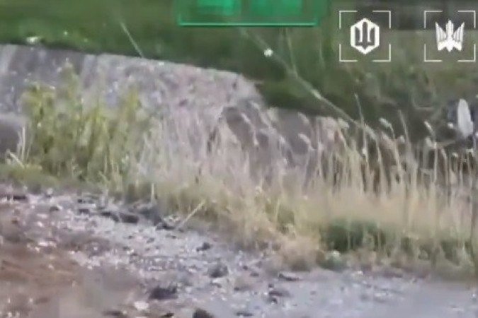 Soldado russo é detectado por drone e morto, na linha de frente, na Ucrânia: cenas rotineiras - (crédito: X/Reprodução)