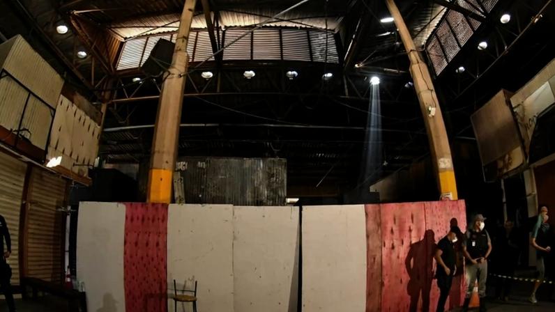 Estragos causados pelo incendio na Feira dos Importados. Na foto, Giovana Temp.