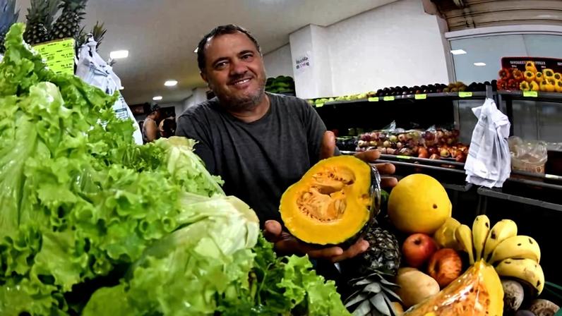 Nadir Reis adotou algumas estratégias para se diferenciar no mercado de trabalho, como a entrega em domicílios aos clientes