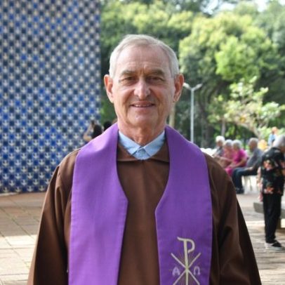 Frei pede fim de guerras e prioridade à paz