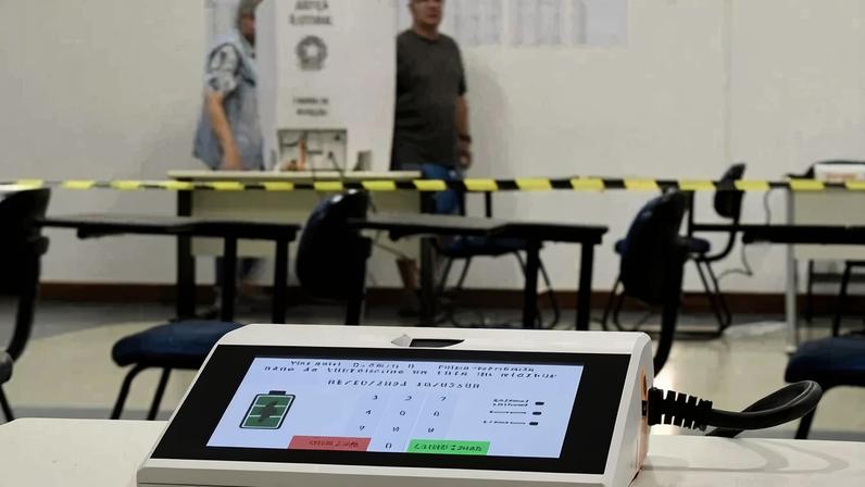 Adoção das urnas eletrônicas marcou o rompimento com um passado marcado por eleições fraudadas - (crédito: Ed Alves/CB/D.A press)
