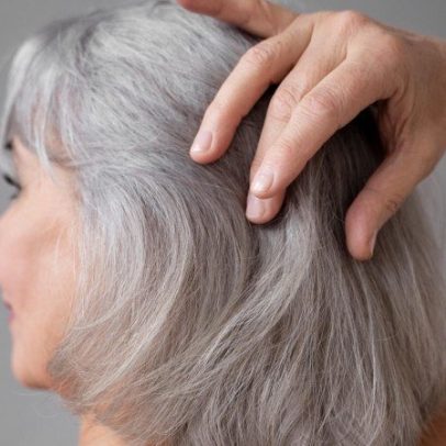 Grisalhos sem idade dominam passarelas e ruas com estética natural