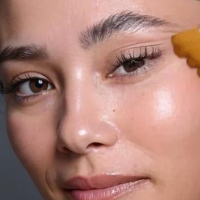 Escova de lifting facial viraliza, mas eficácia é questionada