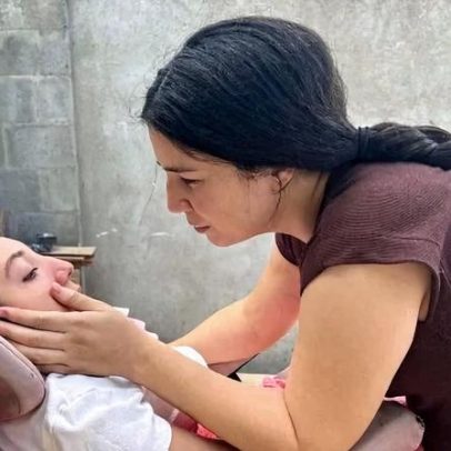 Mãe abandonada com filha vítima de Zika recomeça a vida: vitória diária