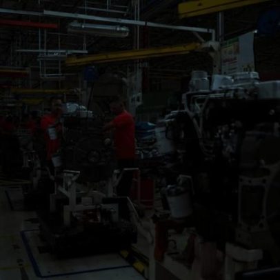 Produção industrial cai em abril, com pior resultado desde 2023