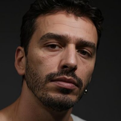 Gabriel Stauffer faz mergulho noturno em SP para preparo de Love Kills
