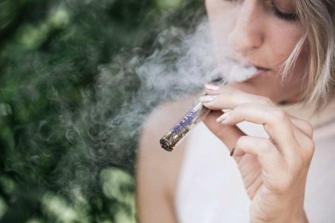 Avanço do uso de cigarros eletrônicos é um dos desafios - (crédito: Grav/Unsplash)