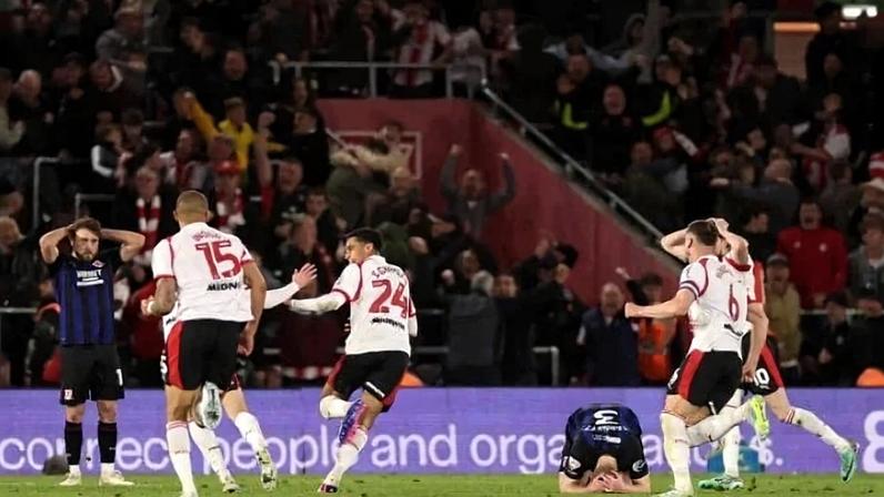 Middlesbrough, que havia sido eliminado pelo Southampton em campo, foi recolocado na disputa pelo acesso à Premier League - (crédito: Foto: Divulgação)