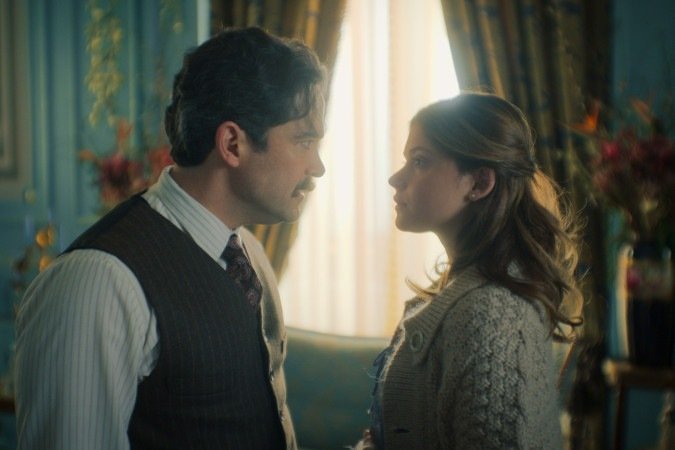 Alfonso Herrera e Nicole Wallace interpretam Esteban Trueba e Clara del Valle na ficção - (crédito: Divulgação/Prime Video)
