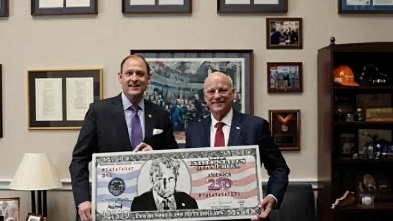 A iniciativa teria sido liderada por Brandon Beach, atual tesoureiro dos EUA, e por Mike Brown, principal assessor do órgão - (crédito: Reprodução/X/@RepAndyBarr)