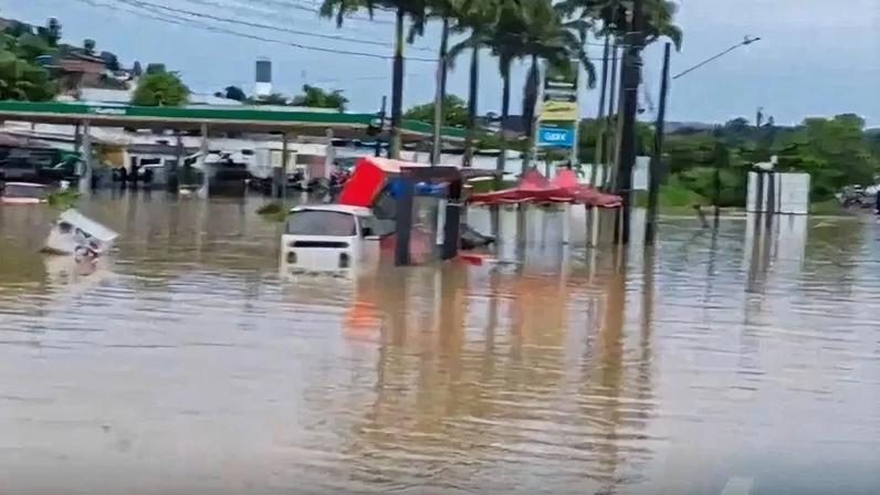 Alagamento na região de Recife: capital está em alerta máximo para chuvas - (crédito: PRF/Divulgação/Agência Brasil)