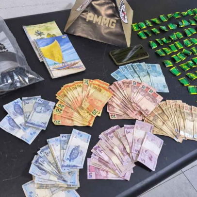 Idosa de 73 anos é presa com 120 papelotes de cocaína