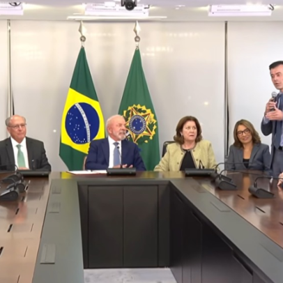 Governo Lula abre mão de imposto federal sobre a taxa das blusinhas