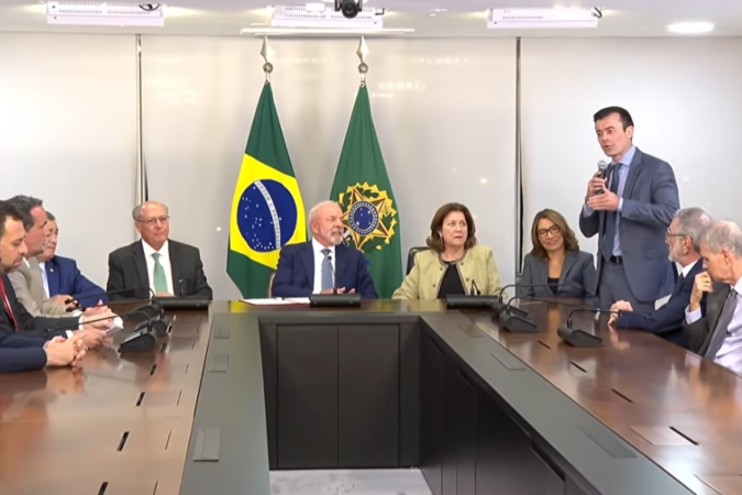 Em encontro com ministros, Lula fez a divulgação do anúncio - (crédito: Reprodução/YouTube/Gov)