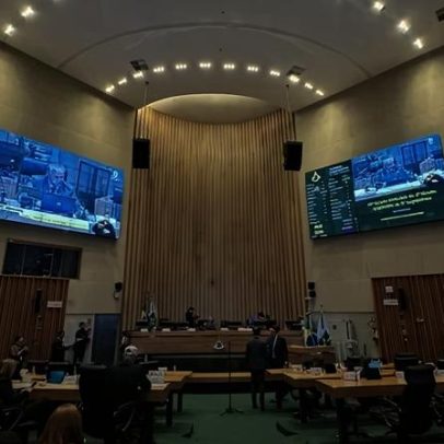 Manifestantes pedem preço justo por imóveis