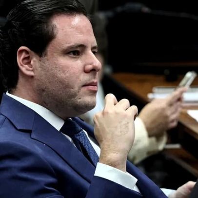 Diálogos Flávio-Vorcaro marcam dia de silêncio e de desconforto no bolsonarismo