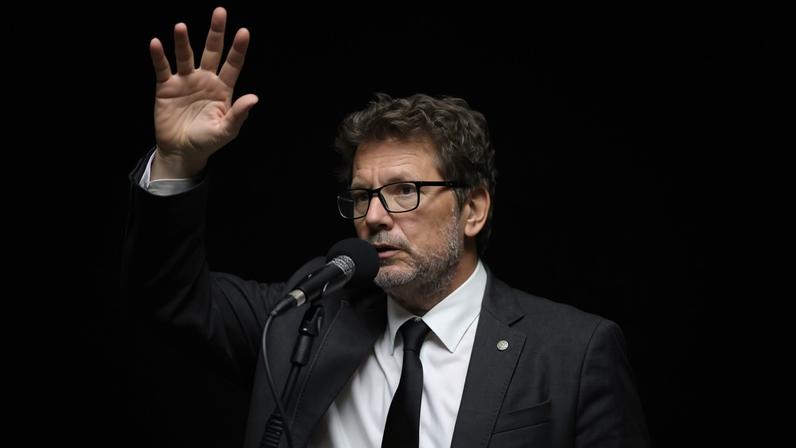 Deputado diz estar em viagem oficial e se dispõe a prestar esclarecimentos ao ministro Dino - (crédito: Kayo Magalhães/Câmara dos Deputados)