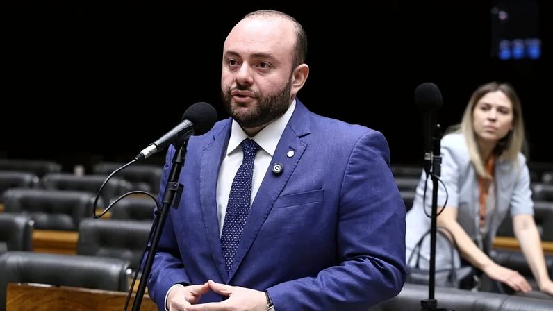 Em nota, deputado informou que "todas as medidas legais já estão sendo adotadas para a identificação dos responsáveis"