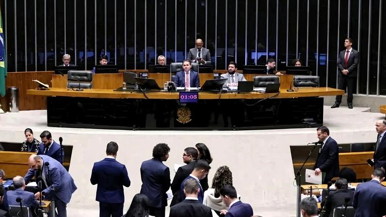 Presidente Hugo Motta (Republicanos-PB) pautou sessão para todos os dias da semana para acelerar PEC do fim da escala 6x1. - (crédito: Kayo Magalhães / Câmara dos Deputados)