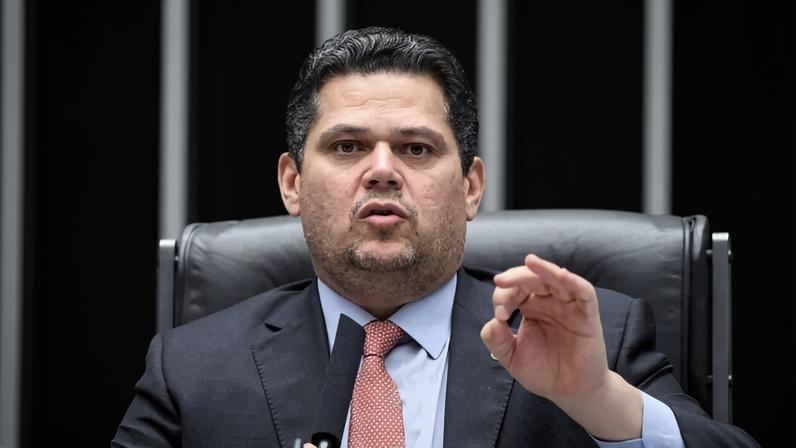 Alcolumbre durante deliberação de dispositivos do Veto nº 51 de 2025 (PLDO 2026) nesta quinta-feira (21/5) - (crédito: Kayo Magalhães / Câmara dos Deputados)