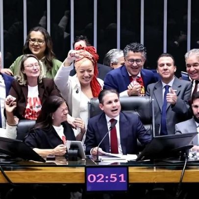 Câmara aprova fim da escala 6x1 em dois turnos e envia ao Senado
