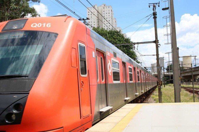 A investigação foca no descarrilamento de um trem, denúncias de portas abertas em movimento e a morte de um funcionário eletrocutado - (crédito: Rovena Rosa/Agência Brasil)