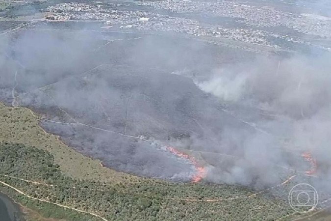 Fogo na Estação Ecológica Águas Emendadas, em Planaltina - (crédito: Reprodução/ TV Globo)