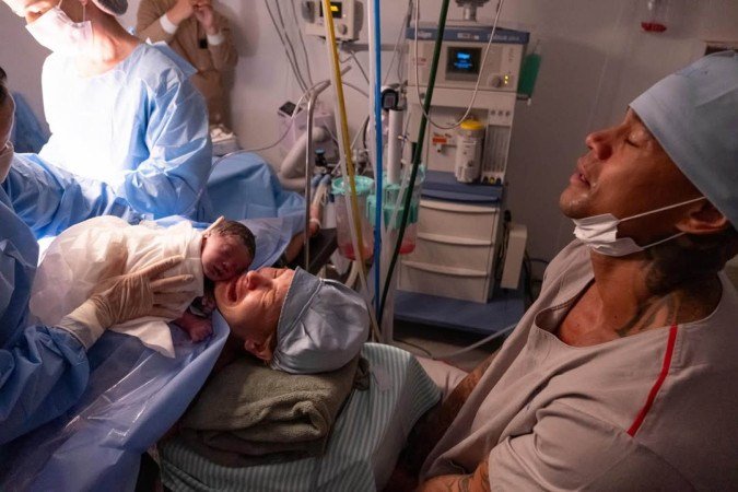 Léo Santana faz testemunho impactante após Lore Improta dar à luz ao segundo filho - (crédito: Instagram @loreimprota )