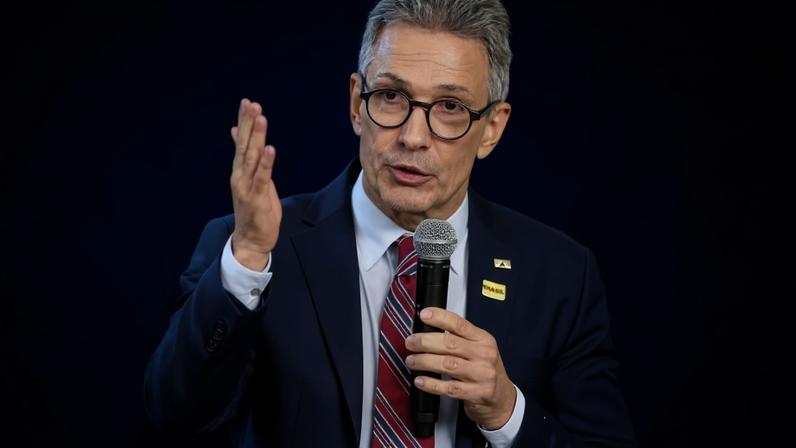 "Precisamos ampliar essa oportunidades com proteção, sem atrapalhar a escola, como já acontece em muitos países desenvolvidos", disse o ex-governador, nas redes sociais.