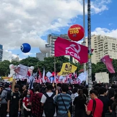 Estudantes protestam contra Tarcísio em marcha em São Paulo