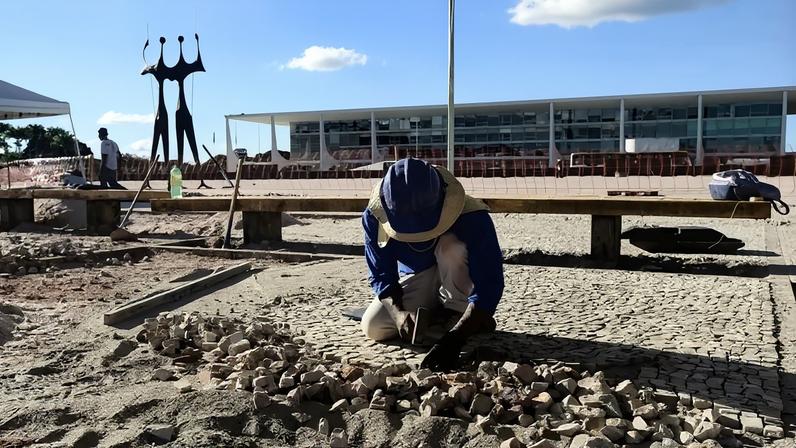 Conclusão da obra de restauração da Praça dos Três Poderes está prevista para dezembro de 2026