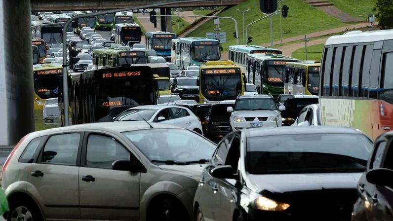 Texto prevê uma série de benefícios para bons condutores, como descontos em impostos, taxas de licenciamento, seguros e estacionamentos - (crédito: Minervino Júnior/CB/D.A.Press)