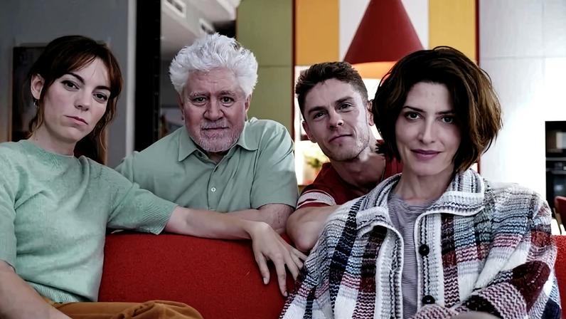 O filme aborda a crise criativa de um cineasta, vivido pelo argentino Leonardo Sbaraglia.