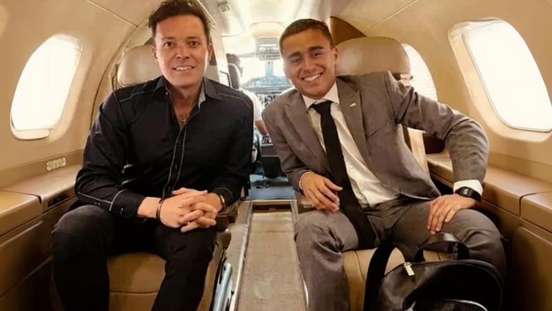 Nikolas Ferreira com André Valadão dentro do jato de Daniel Vorcaro em 2022 - (crédito: Redes Sociais/Reprodução)