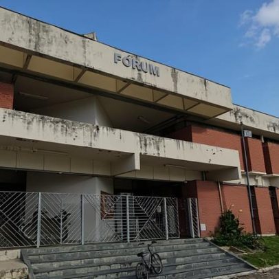 Policial com dedo amputado após mordida de adolescente recebe indenização