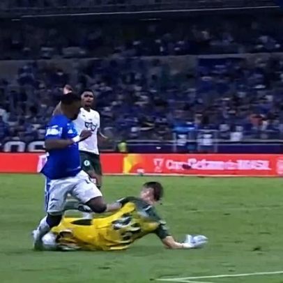 Tadeu, astro do Goiás, suspeita de fratura no tornozelo esquerdo